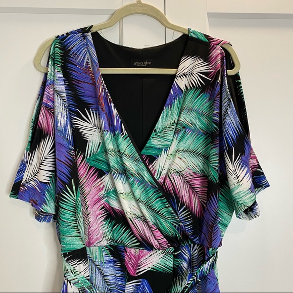 Palm Leaf print jumpsuit. - Picture 2 of 12